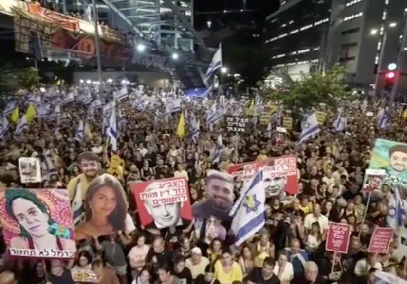 Mass protest in Tel Aviv (Image: X/ Twitter screenshot)